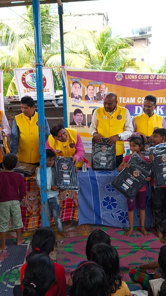 ProsocInnovatrs's tweet photo. #DESKITDistribution by @LionsClubsIndia.  

#schoolinfrastructure #bettereducation https://t.co/mtqQz2VMnx