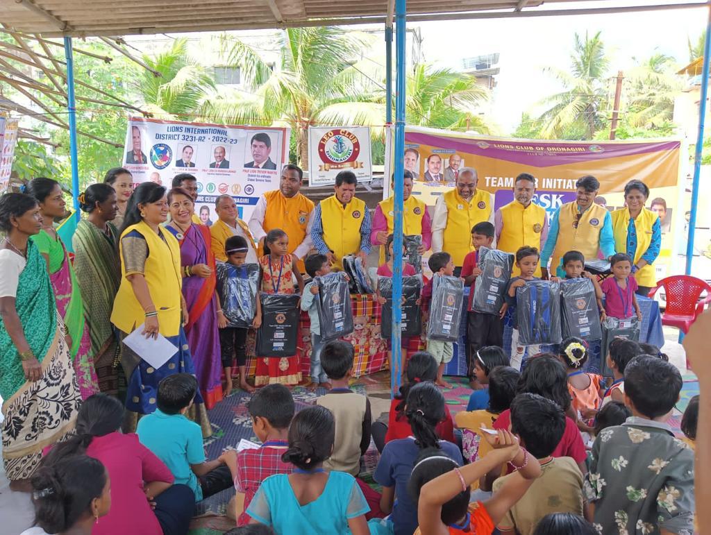 ProsocInnovatrs's tweet photo. #DESKITDistribution by @LionsClubsIndia.  

#schoolinfrastructure #bettereducation https://t.co/mtqQz2VMnx