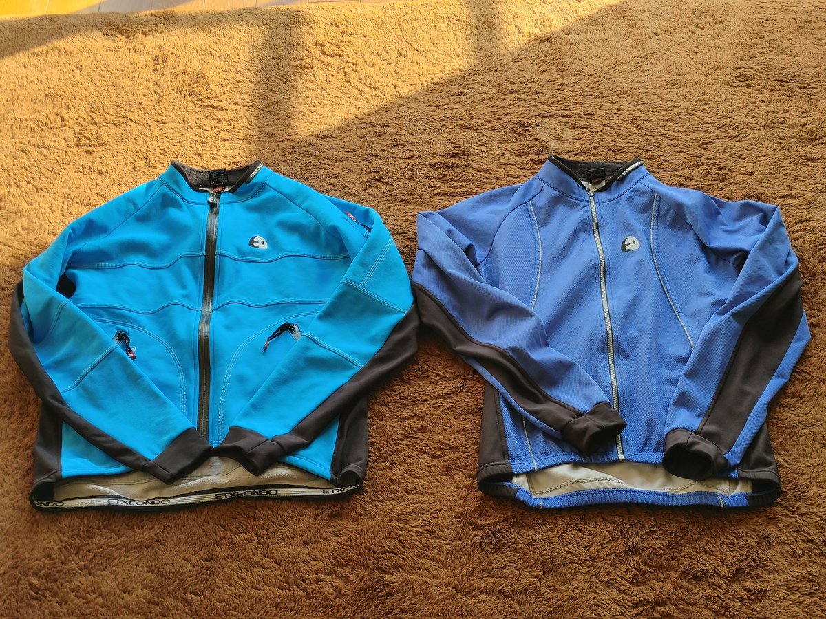 RPhillfield's tweet photo. 最近は温かい日が続いてるけど、仕事の合間で冬支度。
冬用と真冬用のサイクルジャケット。
スペインバスク地方のウェアメーカーETXEONDO製。
どちらもGORE WINDSTOPPERで濡れない蒸れない温かい、そのうえ着心地も良く控えめに言ってサイコー😁
今シーズンは寒くなるらしいから重宝するかな😊 https://t.co/mVMKAwgUPG