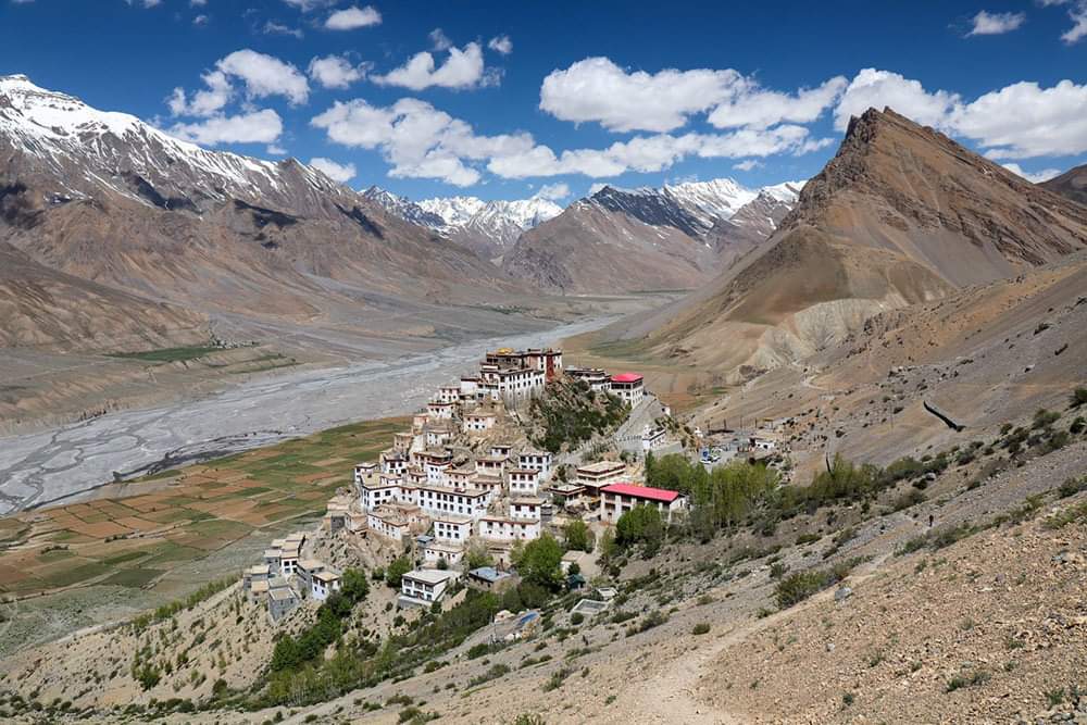 archeohistories's tweet photo. Key Monastery is over 1000-year-old. It is oldest training centre for Lamas. It is located at a height of 13,668ft above mean sea level in Lahaul Spiti district of Himachal Pradesh, India.

Detailed Post -
https://t.co/4snCtBXH0a

#archaeohistories https://t.co/BaKe68MX74