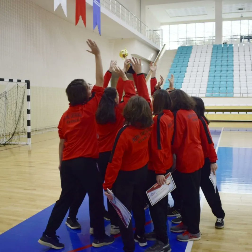 5701Inonu's tweet photo. Kızlarımız Sinop Okul Sporları Voleybol müsabakalarında il ikinciliğini kazandılar. Kızlarımızı ve öğretmenlerini tebrik ediyoruz. https://t.co/P6Y9NpTntT