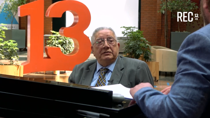 RECTV13's tweet photo. ¡Imperdible ✨☺! Hoy a las 21 hrs. se nos va la primera temporada de #RECPlay con un invitado inigualable: El músico, pianista y querido rostro de "El Mundo del Profesor Rossa" Valentín Trujillo 🎹, nos contará acerca de su oculta etapa como boxeador 😱https://t.co/VbNBkIEdyX https://t.co/w8AvjSVkU2