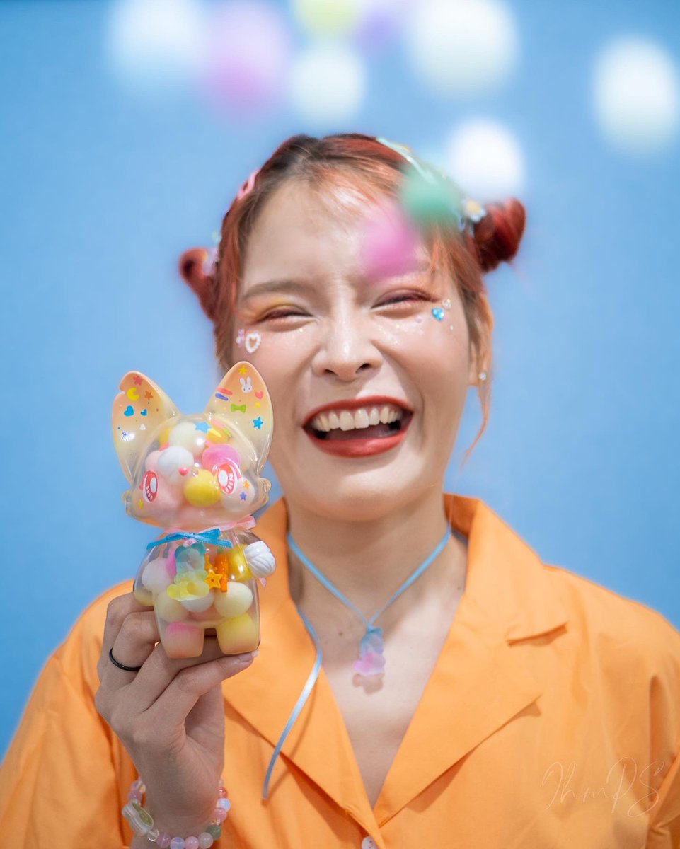 Poriin_Poriin's tweet photo. No matter how much time passes, we can still find the kids inside us.
  Introducing Poriin's new Fenni ‘Ray of Joy’.
  Brimming with energy, this Fenni holds onto the colorful fluffy balls representing hopes and dreams. (1/3)
#arttoy #designertoy #poriin #fenni #Poriinstory https://t.co/biS6MoJatM