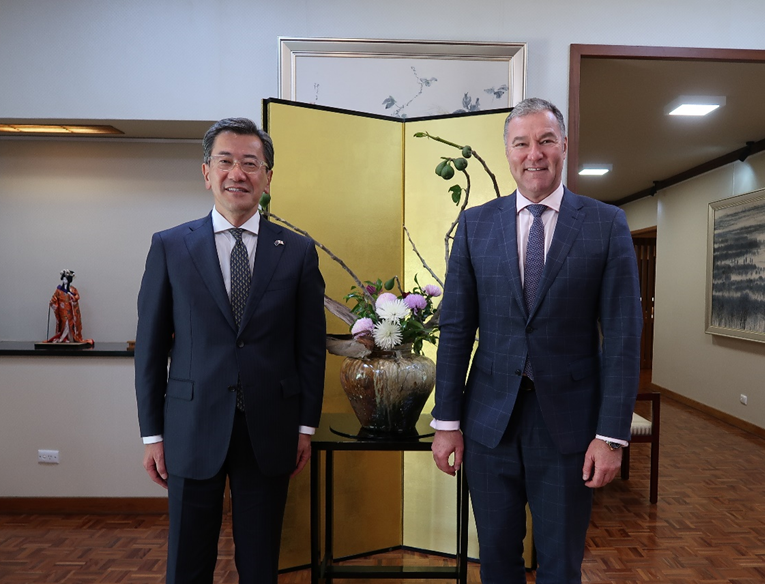 YamagamiShingo's tweet photo. Had a stimulating conversation on the importance of 🇯🇵-QLD relations with Queensland MP, Mr John-Paul Langbroek @JPLangbroek on a wide range of issues. We shared the view that 🇯🇵 and QLD grew together and could continue to do so. https://t.co/zfBwGucyVd