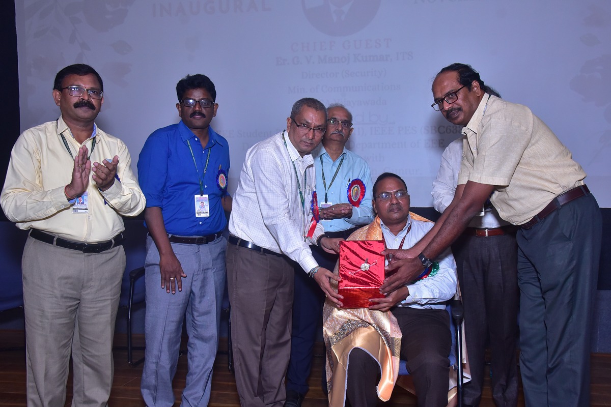 Depts. of ECE &amp; EEE organized IEEE Student Talent Hunt -2022  “ THRUSHNA” on 24th Nov ‘22. Principal  Dr  Prasad, Vice Principals, Chief Guest Er.G.V.Manoj Kumar, ITS, Director( Security) Min. of Comm. AP to look after into security of Telecom, ISPS &amp; Cyber Security, APLSA, Vja.