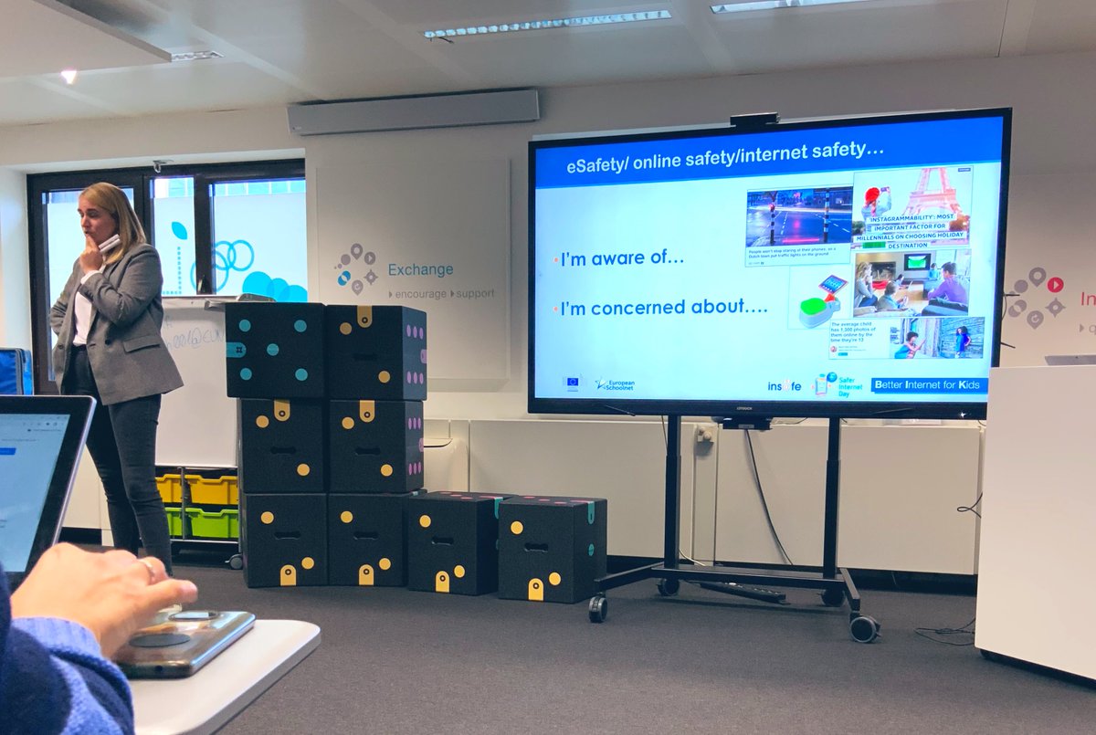 elenavercher's tweet image. we&apos;ve finished #day4 with great ideas on enquiry-based activities w/@graasp, e-safety and an AMAZING tool to add the MAGIC of #AR to our books, images, etc; #ARtutor, where we can add videos, links, 3d objects and sounds!✨

THANKS @Efi_Saltidou, Jelena, Alexandra &amp;amp; @SabrinaVau✨