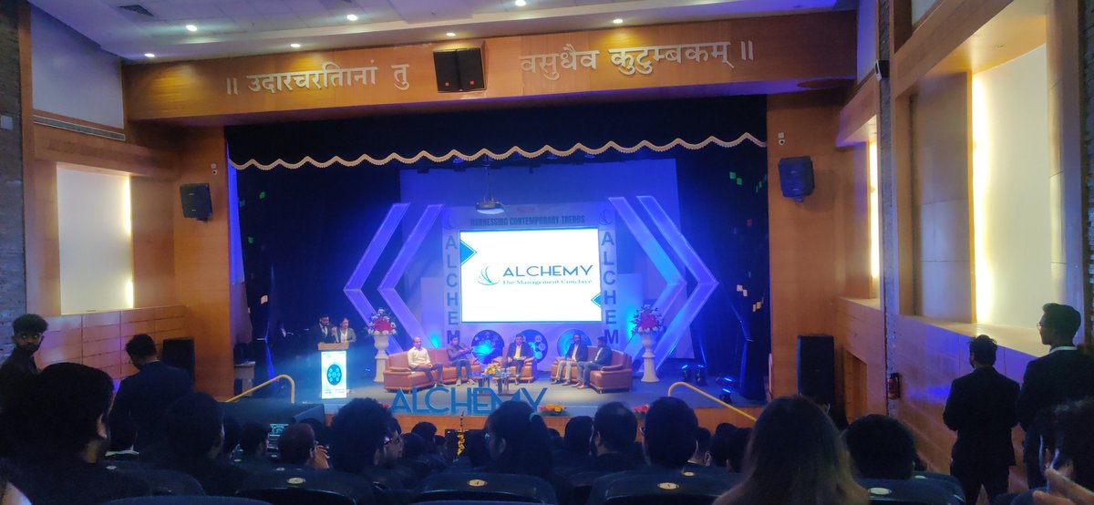 RohitSi1404's tweet photo. Claps never ends ✨♥️

#LifeAtSIBMB #AlchemyAtSIBMB  #Alchemy22 #SIBMBengaluru https://t.co/LYAwebtzSU
