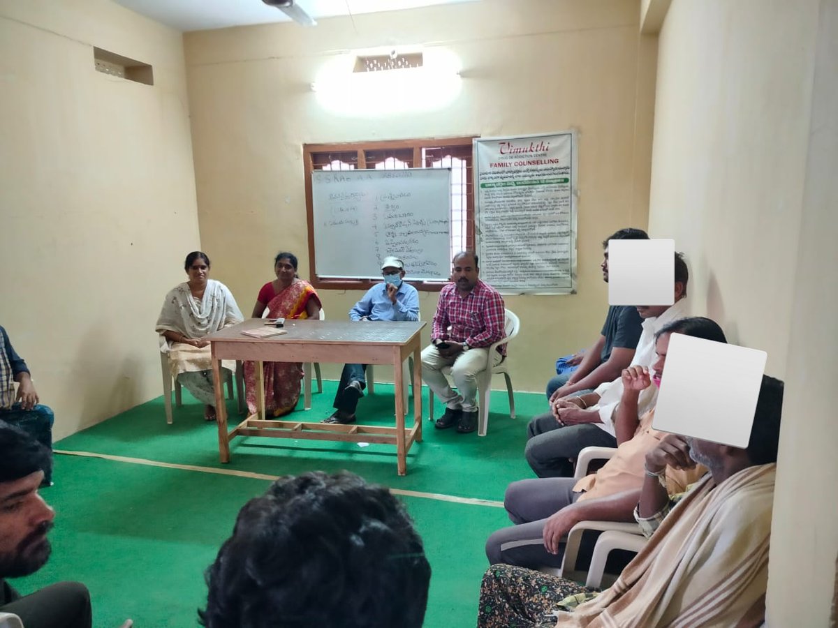 mahilapolicevzm's tweet photo. #Deaddiction:
#Mahilapolice, Vzm Urban visited #VimukthiDeaddictioncentre at Baba Metta, Vzm &amp;sensitizing people regarding various illeffects of #AlcoholIntake &amp; #DrugAbuse.Also motivated them to join addicted persons in the centre.
@APPOLICE100 @Policevzm @sdpovzm @ArogyaAndhra https://t.co/BEuAaJNyBX