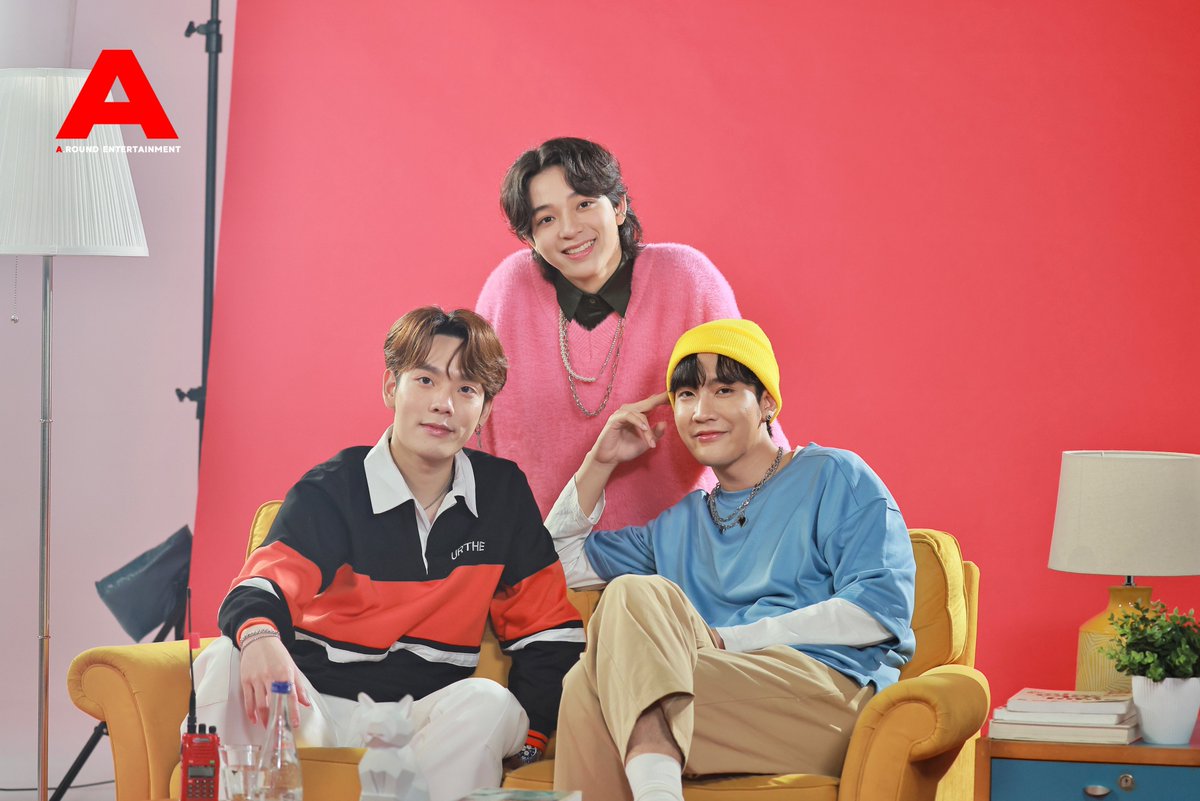 around_ent's tweet image. ภาพบรรยากาศเบื้องหลังการถ่ายทำมิวสิกวิดีโอ “มีเขาเหงาได้ไง (Why lonely?)” ซิงเกิลใหม่ล่าสุดของ 3 หนุ่ม 3 สไตล์ KIMMON - BAS - COPTER

#ขุณขิมมอญ  #CTRPANUWAT
#บาสเด็กอ้วนที่แท้จริง #BKC #bbasjtr