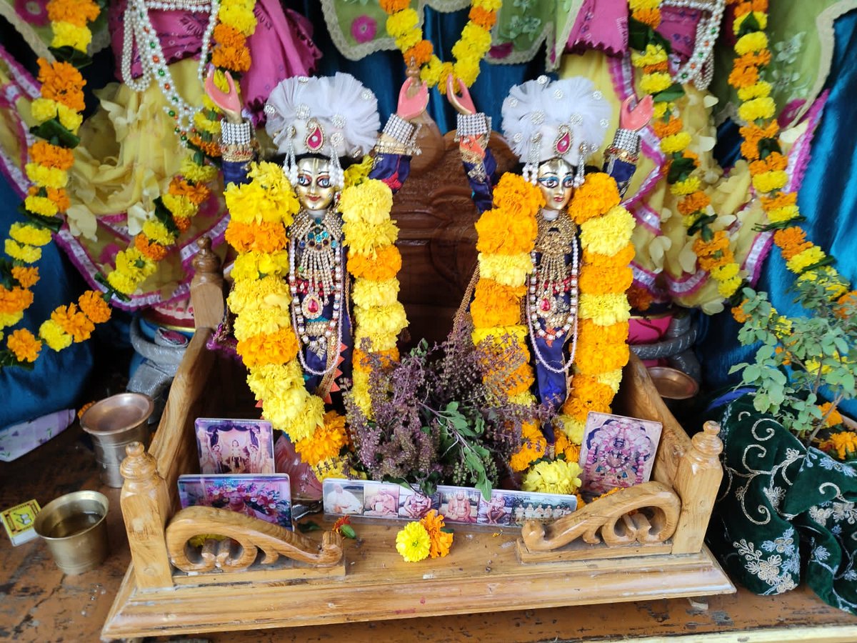 PadayatraW's tweet photo. Today's Beautiful Darshan Sri Sri Nitai Gaurasundar Maharashtra Padayatra. 1 Boz of Bhagavadgita distribution. https://t.co/vd4flSlABm