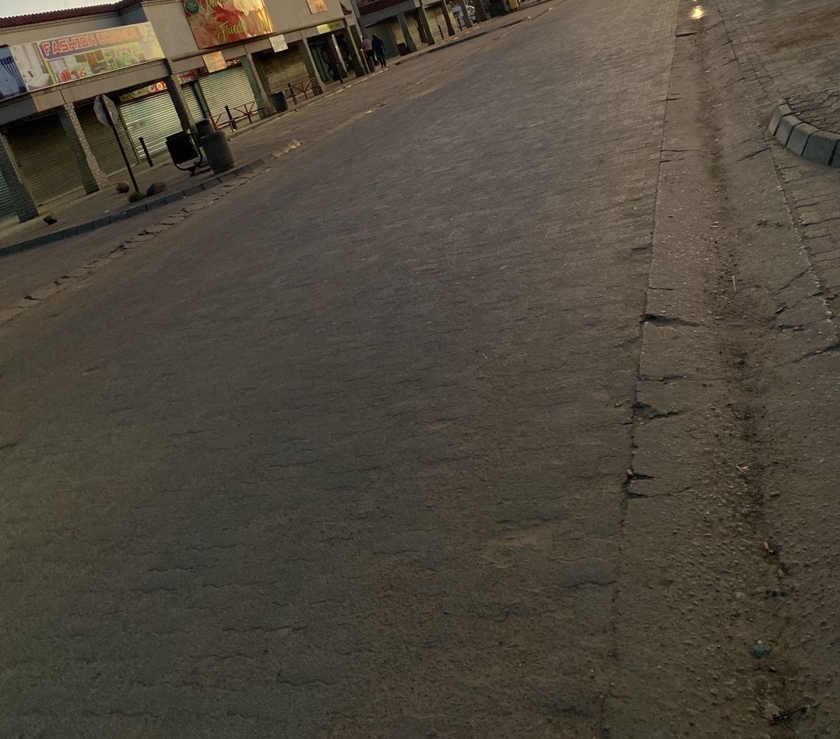 sauce_rellow's tweet photo. Maftown is Clean ❤❤😍 shout to my team 😭 together we can do more  , Pls brother Sunday Join us for 10 minutes after Community Run 🙏🙏 @casspernyovest @BridgeBossTLee @Carpo_mr_ @PlayEnergyDrink
#RataMahikeng 
#Roadtofillup 
#FillUpMmabathoStadium 
#Djsumbody https://t.co/zKEgm6eXOt