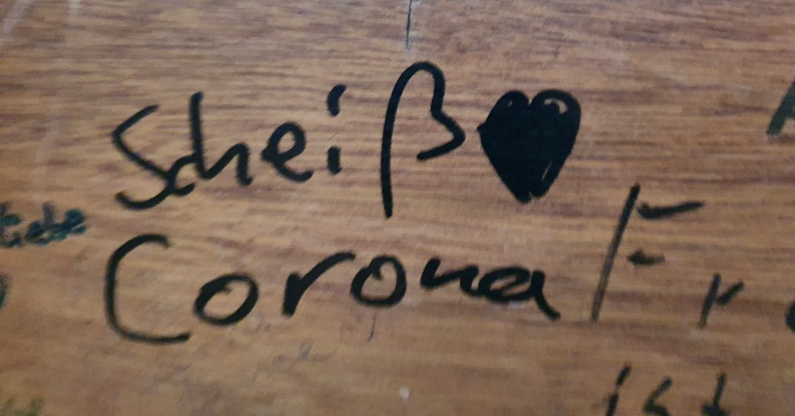 Statement unserer SuS. Auf dem Treppengeländer. Eigentlich bin ich da echt sauer.
Hier bin ich berührt…
Kurz und Knapp! Auf dem Punkt