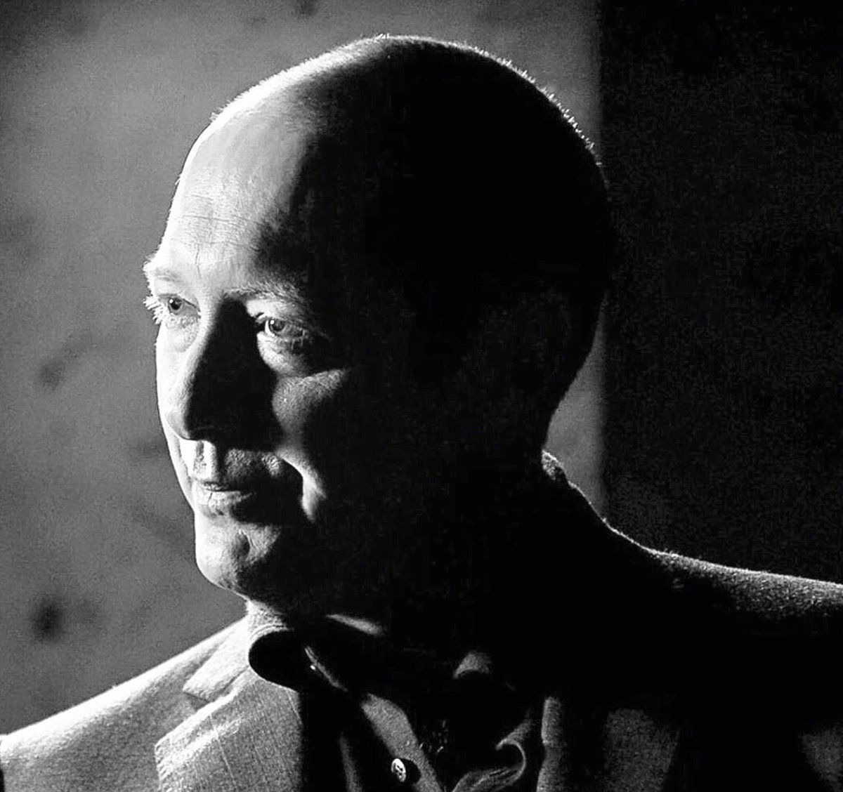 Happy #RedFriday 🥰💜

#TheBlacklist #JamesSpader #RaymondReddington #blackandwhite 
#shadowandlight