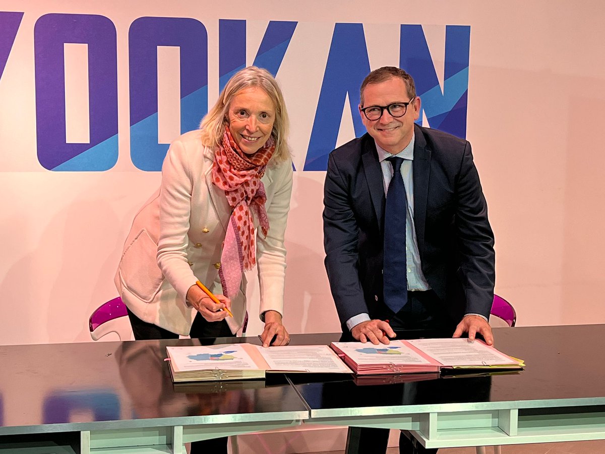 FTravail_IDF's tweet photo. #Evenement - Hier @EDFofficiel et l'agence @poleemploi_75 Cardinet étaient mobilisés à @YookanRosny pour

➡️ le #jobdating qui a réuni plus de 400 candidats 👏

✍️ la signature de la convention de partenariat entre @EDF_IDF et @poleemploi_IDF avec @MilotDurin @S_berger100 https://t.co/AmTAZ4a44Q