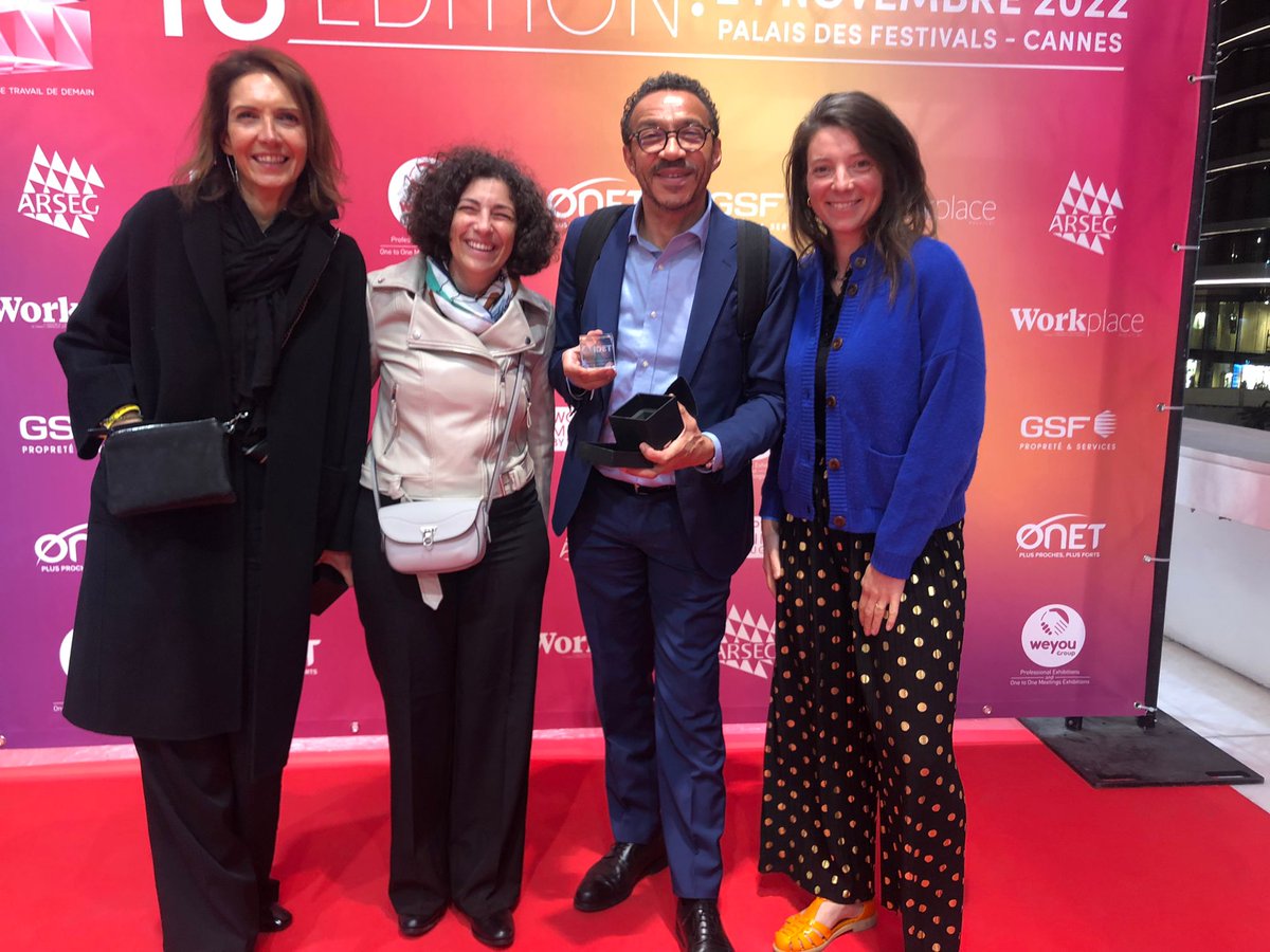 [Notre Trophée : notre fierté 🙌]
Aux côtés de l'<a href="/Univ_Lorraine/">Lorraine</a> nous étions finalistes aux Trophées de l'<a href="/ARSEG/">arseg</a> dans la catégorie "Innovation durable". 
Notre Fabrik à boissons remplace bouteilles plastique et canettes et créé des espaces de vie engagés 💪 #zeroplastique