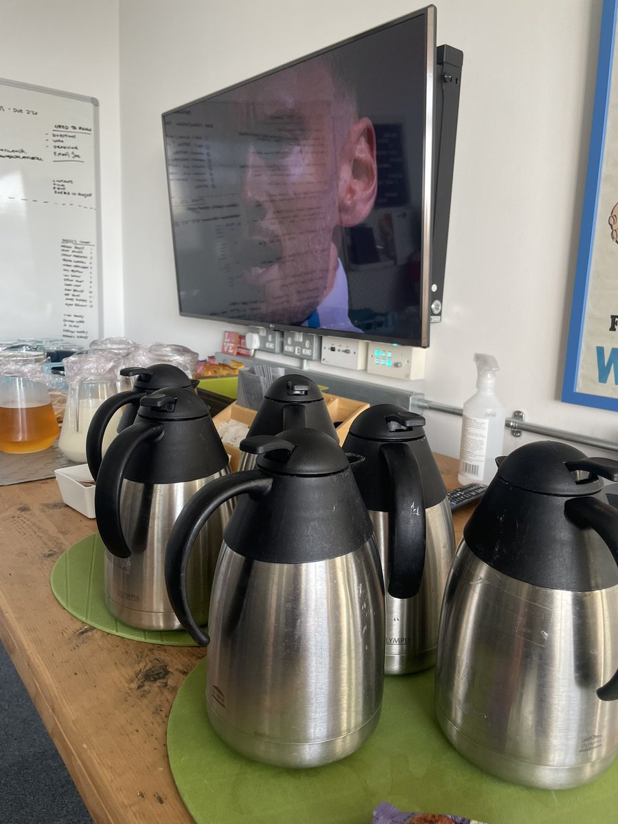 MetBroadcast's tweet photo. So, how do you get a full attendance on a morning when Wales have a World Cup game? 

1.  Make it an assessment

2. Provide tea, coffee &amp; Welsh cakes

🎙 The newsroom is focused. The students have to record &amp; file a 45second post-match radio report within 5mins of the FT whistle. https://t.co/DvQx9fGXQ2