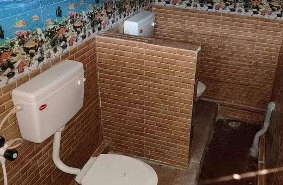 சும்மா உட்காந்தா எப்படி 

அப்படியே பேசிகிட்டே போனாதான பொழுதுபோகும்

#விடியல் மாடல் கழிவறை
#திமுக #விடியல்திமுக #ஊழல்