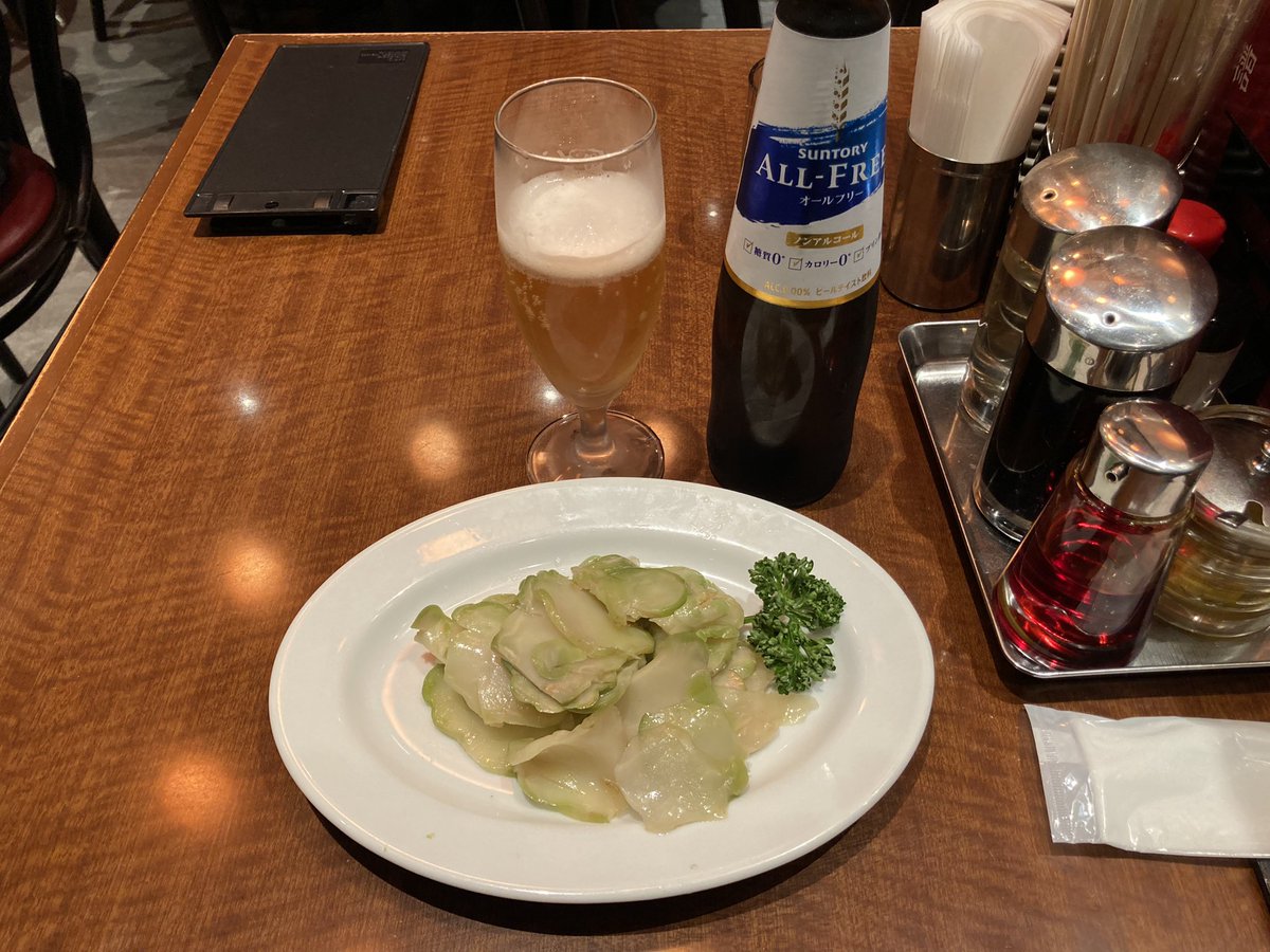 WhiteArrow_781's tweet photo. 早く餃子来ないかな🥟🍺
ザーサイでお腹いっぱいになっちゃう😆 https://t.co/lB1MPLdk31
