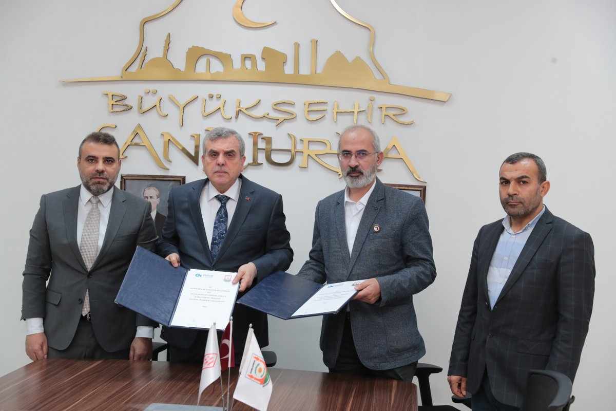 zabeyazgul's tweet photo. Büyükşehir Belediyemiz ve Uluslararası Yardımlaşma - Kalkındırma Derneği (@OnsurAr) arasında imzaladığımız protokolle uluslararası proje ortaklarımıza bir yenisini daha ekliyoruz.

Yönetim Kurulu Başkanı Doç. Dr. Ali Aytek ile birlikte imzalarımızın hayırlı olmasını diliyorum. https://t.co/hKNm1UlrBK