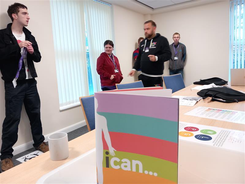 Helen Lewis tweet media