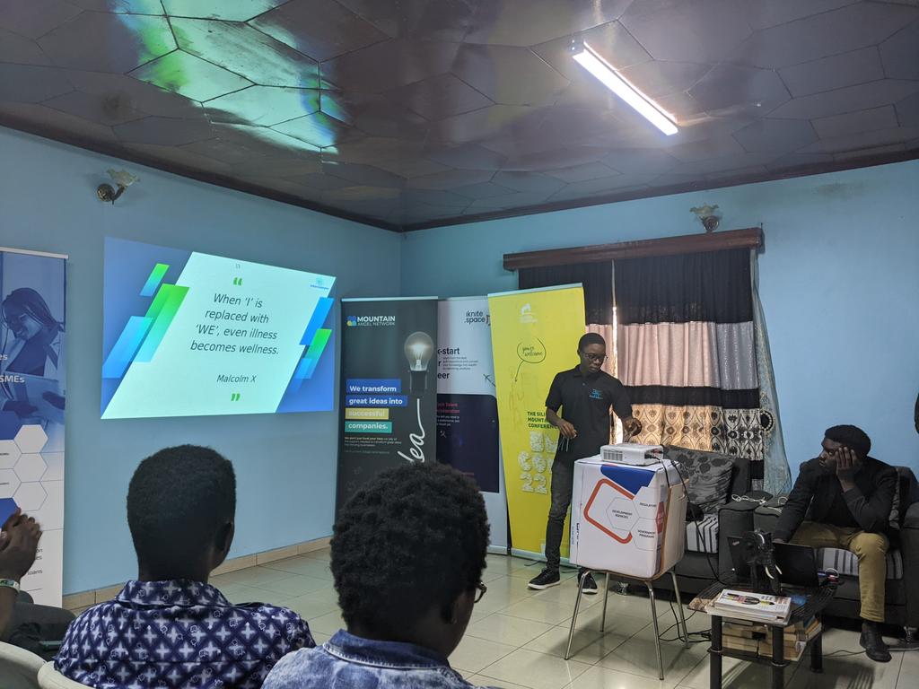 TimeranAk's tweet photo. #pitchfriday @mountainhubb 
Brilliant Redemption pitching on Edtech https://t.co/SW9028WyFQ