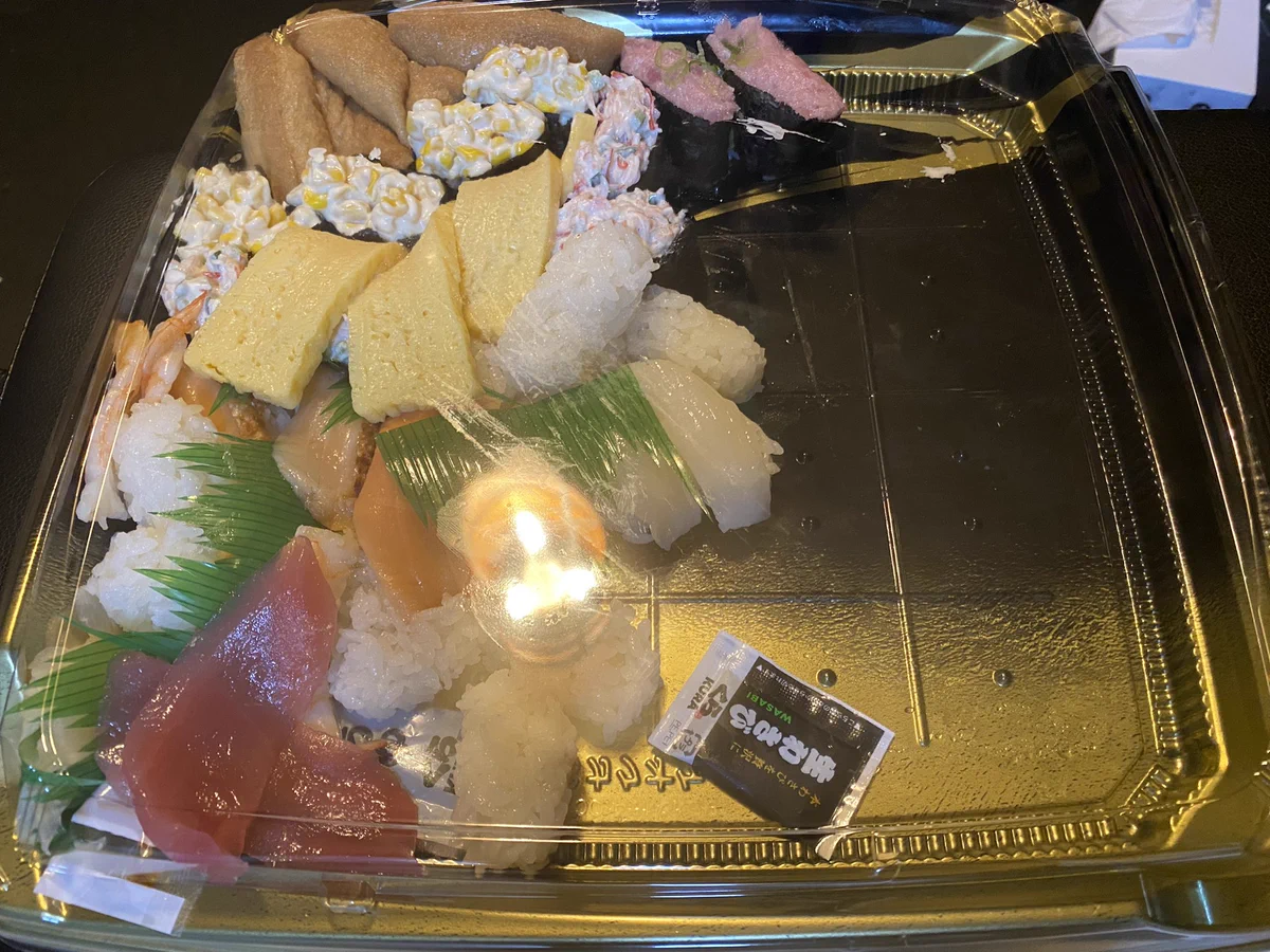 ひどいよ出前館！？寿司が跡形もない状態に。