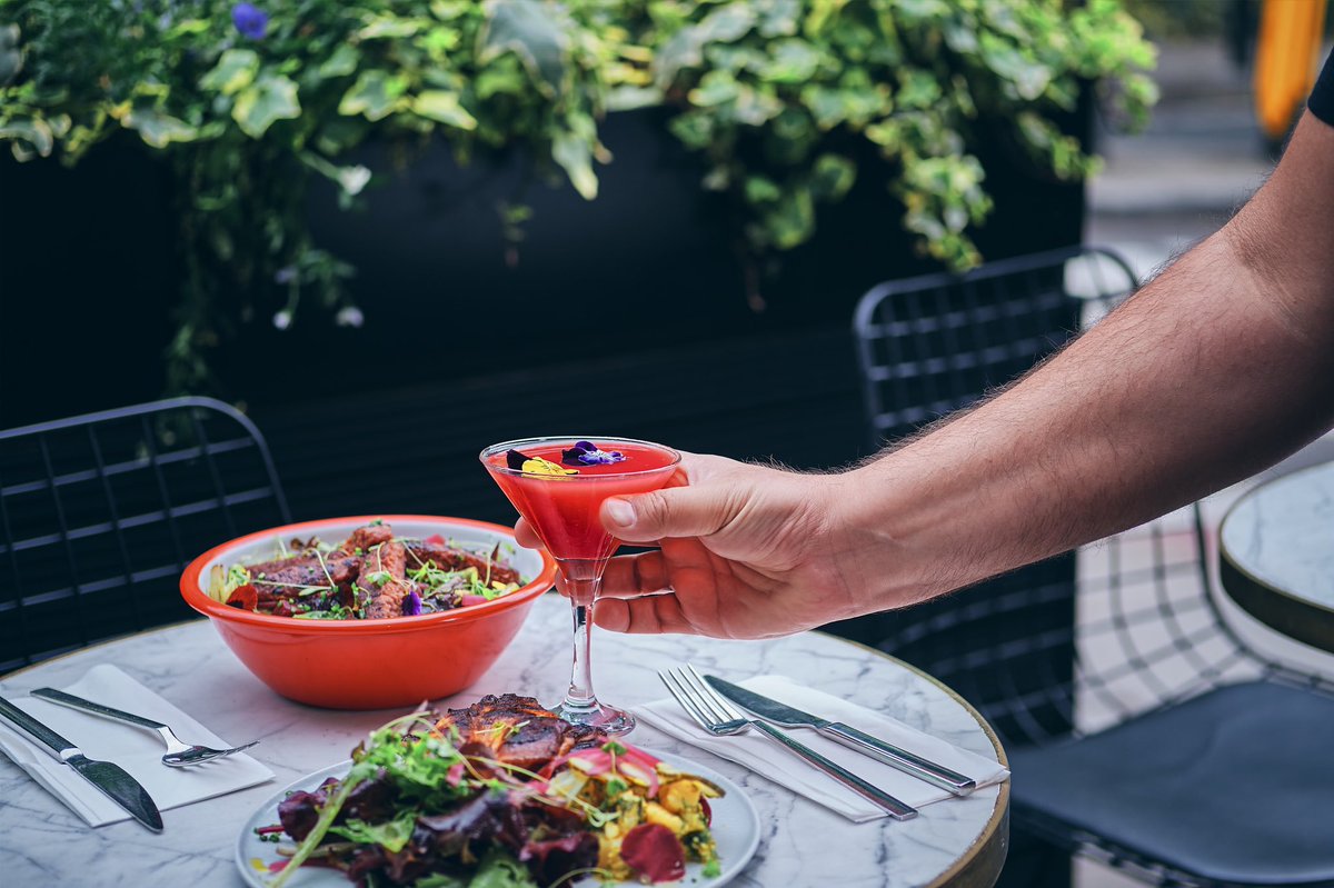 BUNSLONDON's tweet photo. Let's enjoy the great sunny weather today! ☀️🍸 https://t.co/DwxcVN6RDQ