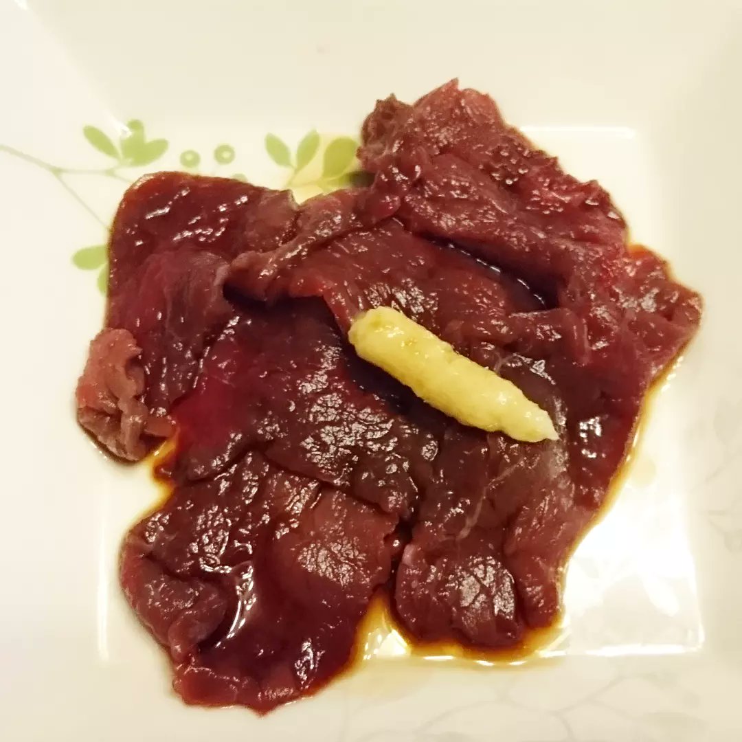 enterthe007's tweet photo. 生姜 & 馬刺し✨ウマし🐴
#馬い #馬肉 #うま #珍しい食べ物 #馬肉 #桜肉 #熊本 #阿蘇 #山梨 #カナダ #stake #stakes #food #foods #horsesack #horsesacks #horse #馬 #長野 #馬刺し #桜肉 #basashi https://t.co/8kxDsDZcIj