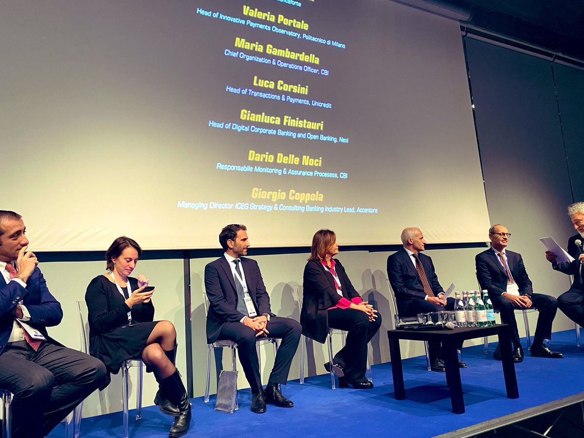 Payvolution's tweet photo. #salonepagamenti È appena iniziato il #workshop  "#Innovazione collaborativa e nuove #tecnologie: evoluzione o rivoluzione?" moderato da @PadovanFlavio di @BancaforteABI per @CBI  #openbanking #sicurezza #payvolution #weareopen22 https://t.co/tLrv30n9DE