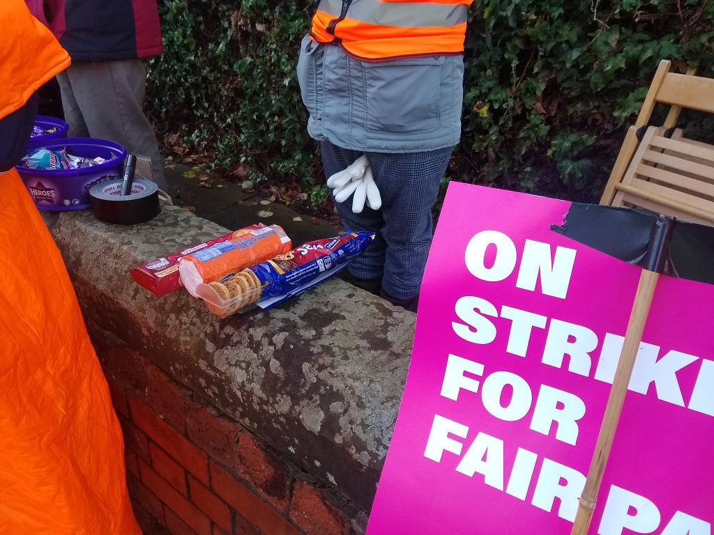 Teatime, thank you <a href="/HarperAdamsUni/">Harper Adams University</a> ! Lovely biscuits too 😍 #UCURising