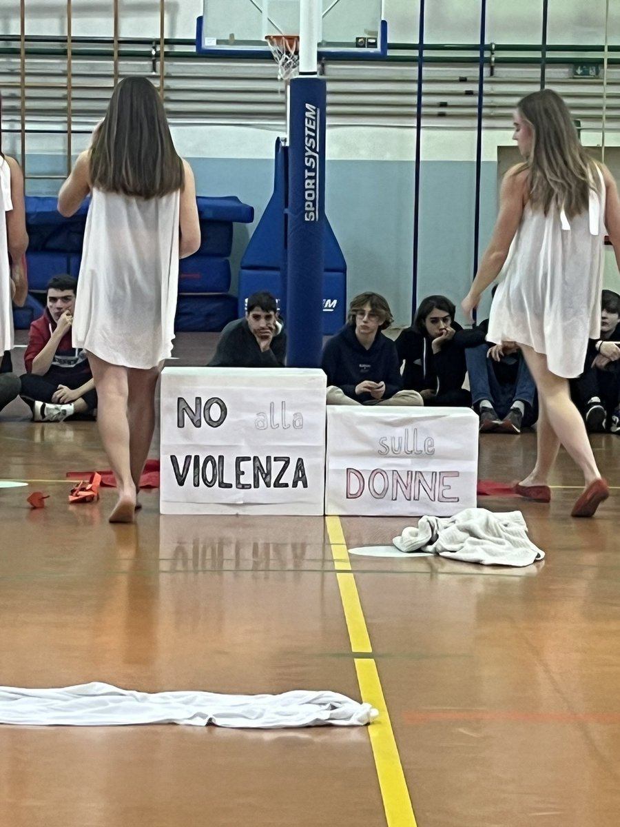 #25NOVEMBRE non basta dire #StopAllaViolenzaSulleDonne lavoriamo per tutelare la vita e il diritto a vivere!Le donne non non sono un oggetto, serve più rispetto! E alle donne che trovano il coraggio di denunciare e ripartire dobbiamo dire #nonseisola ❤️
#donne #vita #libertà