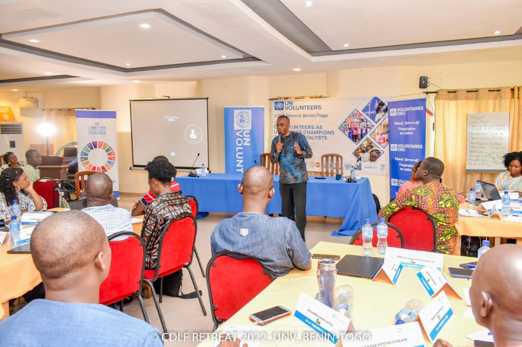 vnubenin's tweet photo. De son intervention il a partagé avec nous les  5D du leadership transformationnel que sont : 
👉Dégoût
👉Désir
👉Décision 
👉Discipline et
👉Détermination

#CDLF2022
#RetraiteVNU
#UNVBéninTogo
#InspiractionenAction
#Volunteerism
#Leadership https://t.co/kzl3sqCyhD