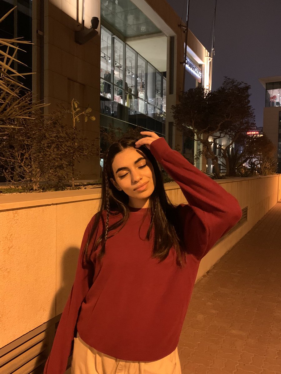 marrooo_'s tweet photo. left or right https://t.co/tGxLeWqwjH