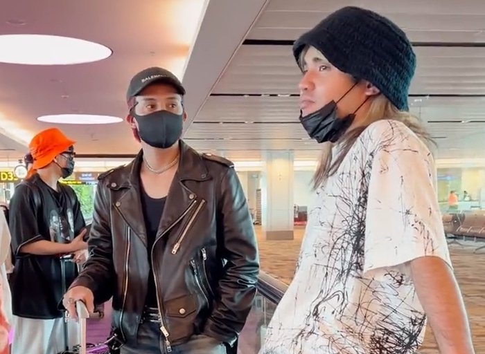 SKNTLLJNOFC's tweet photo. Enjoy Singapore, our dear trio! 🫶✨

© SB19Official

@SB19Official #SB19 
#SeKenTell #SeKenTellJun https://t.co/OSqickfmFD