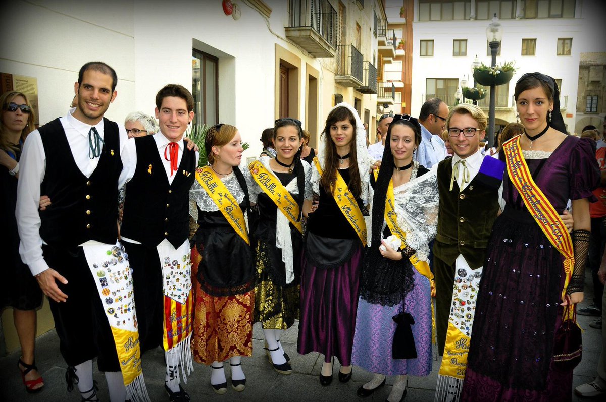 Savallsblog's tweet image. La Conselleria @igualtatcat de la consellera @taniaverge endega una “revisió” de les eleccions d’hereus i pubilles als 200 pobles de Catalunya que mantenen aquesta tradició. Curiosament, això m’ha fet pensar en un article del @theatlantic de quan la victòria de @realDonaldTrump