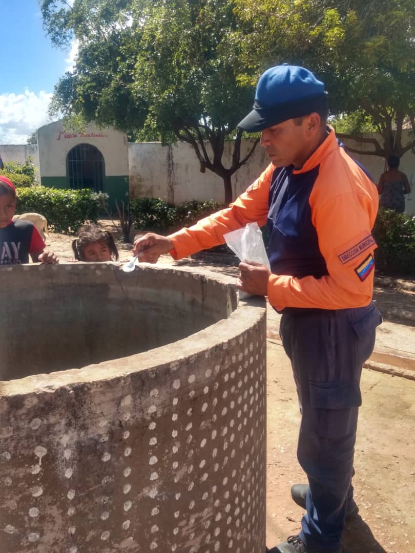 MINPIOFICIAL's tweet photo. En articulación con @PCivil_Ve, @MinSaludVE y @MINPIOFICIAL se desarrolló un operativo de desparasitación atendiendo a 43 herman@s indígenas. #1x10DelBuenGobierno #3RNets @NicolasMaduro @CLARAVIDALV @ViceSocialT_ve https://t.co/BNCtawlEOs