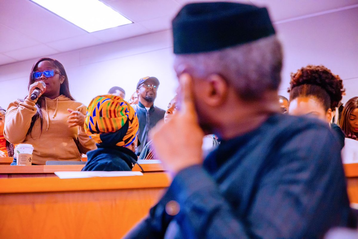 ProfOsinbajo's tweet photo. Thank you to the staff and students of Queen's University, Kingston Canada for a very warm welcome. https://t.co/ptxGTW8mc3
