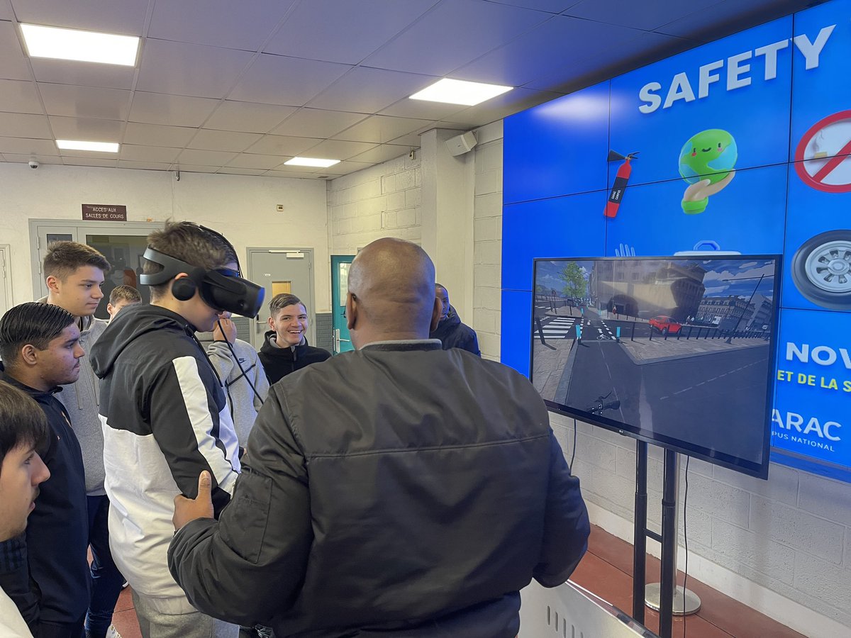#SafetyWeek : Sensibilisation à l’écomobilité et l’initiation à la prévention à #trottinette électrique en réalité virtuelle 🛴⚡️ avec <a href="/MWheel_Fr/">M-Wheel Mobility</a> et <a href="/Mobiprox_CEE/">Mobiprox</a> 🫱🏻‍🫲🏽 #Mobility #mobilité