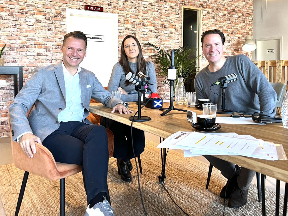 Prof_Kollmann's tweet photo. Ein neues @DigitalDuell ist im Kasten und wir diskutieren in Folge 39 wieder spannende Schlagzeilen zur Digitalen Transformation aus dieser Woche. Gast war Shari Heep von #SCALARA, Expertin für das Thema #PropTech. Am Sonntag überall wo es Podcasts gibt + YouTube. #Cognizant https://t.co/8aENIgaD0j