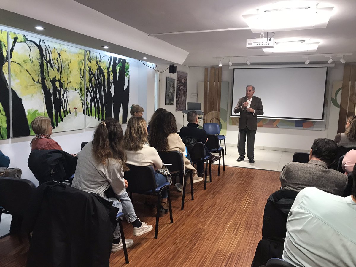 accesophia's tweet photo. Jornadas #EUROCIRILIC, inaugurada por Gil-Robles, presidente de @FundaValsain y primer comisario de Derechos Humanos del Consejo de Europa, con la charla titulada "#Europa en la Encrucijada" abordando temas como los #valoreseuropeos, la #diversidad e #inclusión en el #aula https://t.co/CGDopdIzVg
