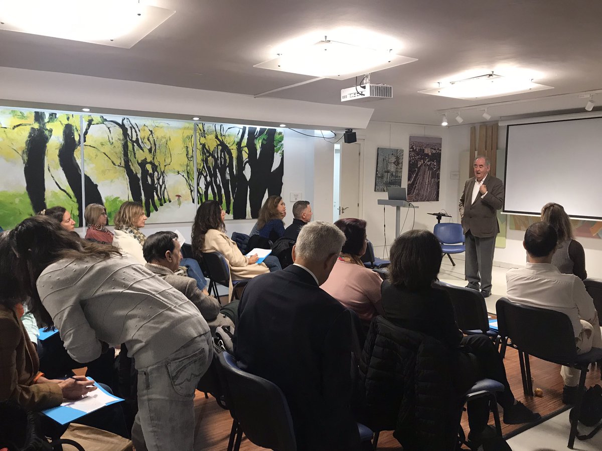 Jornadas #EUROCIRILIC, inaugurada por Gil-Robles, presidente de @FundaValsain y primer comisario de Derechos Humanos del Consejo de Europa, con la charla titulada "#Europa en la Encrucijada" abordando temas como los #valoreseuropeos, la #diversidad e #inclusión en el #aula