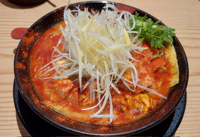 辛味噌ラーメン…チャーシューじゃなく豚バラ肉ってのがまた善き。至福! 