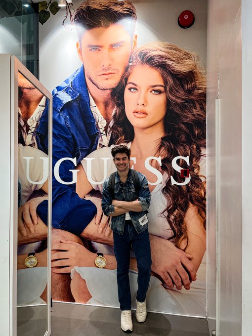 Proud moment! Spotted a big poster of me at the mall for 1st time after work. https://t.co/aTNDwqCgqV<a href="/tag/lensa"class="tags"><span>#lensa</span></a>