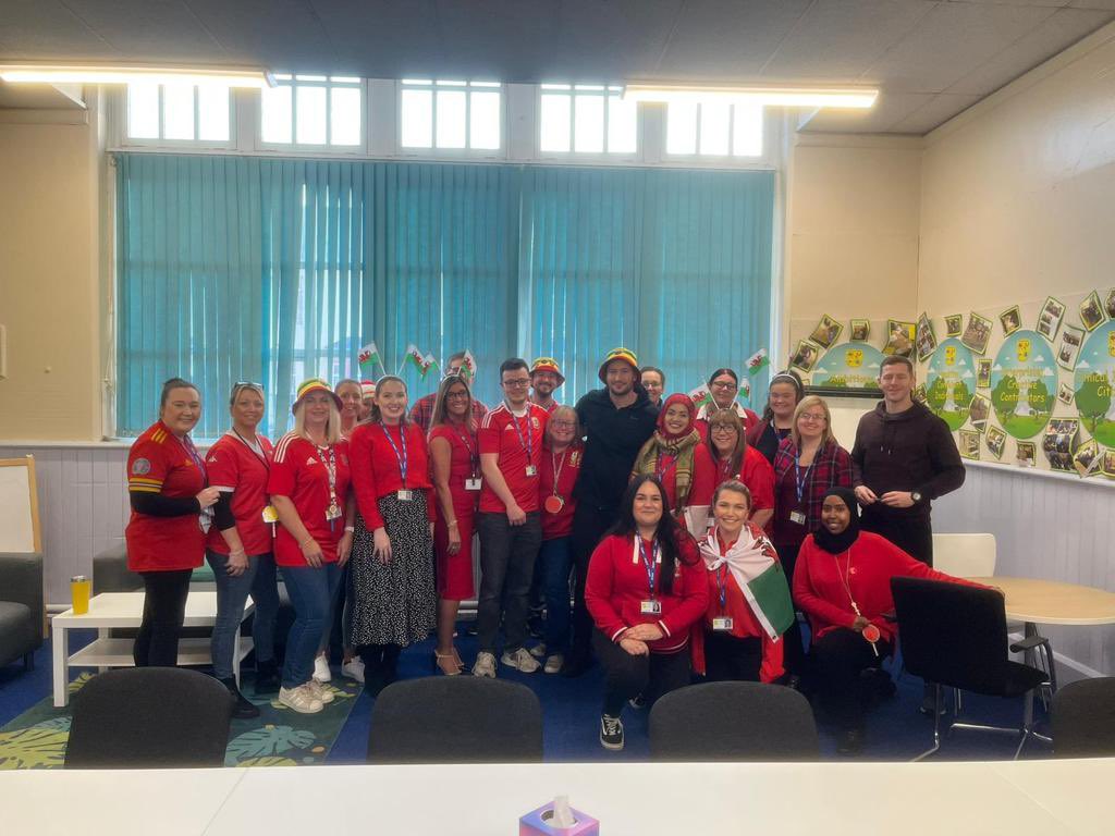 The staff are all supporting they boys <a href="/FAWales/">FA WALES</a> <a href="/GarethBale11/">Gareth Bale</a> <a href="/LansdownePS/">Lansdowne Primary</a> Wales 🏴󠁧󠁢󠁷󠁬󠁳󠁿 🏴󠁧󠁢󠁷󠁬󠁳󠁿⚽️🏴󠁧󠁢󠁷󠁬󠁳󠁿⚽️🏴󠁧󠁢󠁷󠁬󠁳󠁿🏴󠁧󠁢󠁷󠁬󠁳󠁿⚽️ #cymruambyth #YmaOHyd