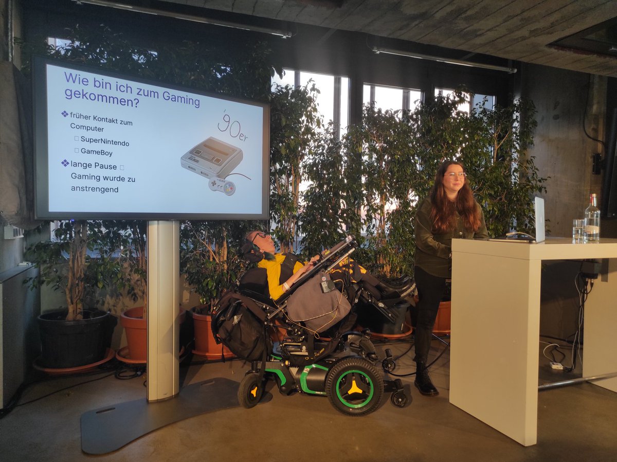 Wie inklusiv sind digitale Spiele? Jetzt sprechen <a href="/melly_maeh/">Melly | nicht mehr hier, s. Link in Bio</a> und <a href="/Saskiamoes/">Saskia Moes</a> über das inklusive Medienprojekt <a href="/GGrenzen/">Gaming ohne Grenzen</a> beim <a href="/NextLevel_Fest/">➕Next Level Festival✖️</a>.