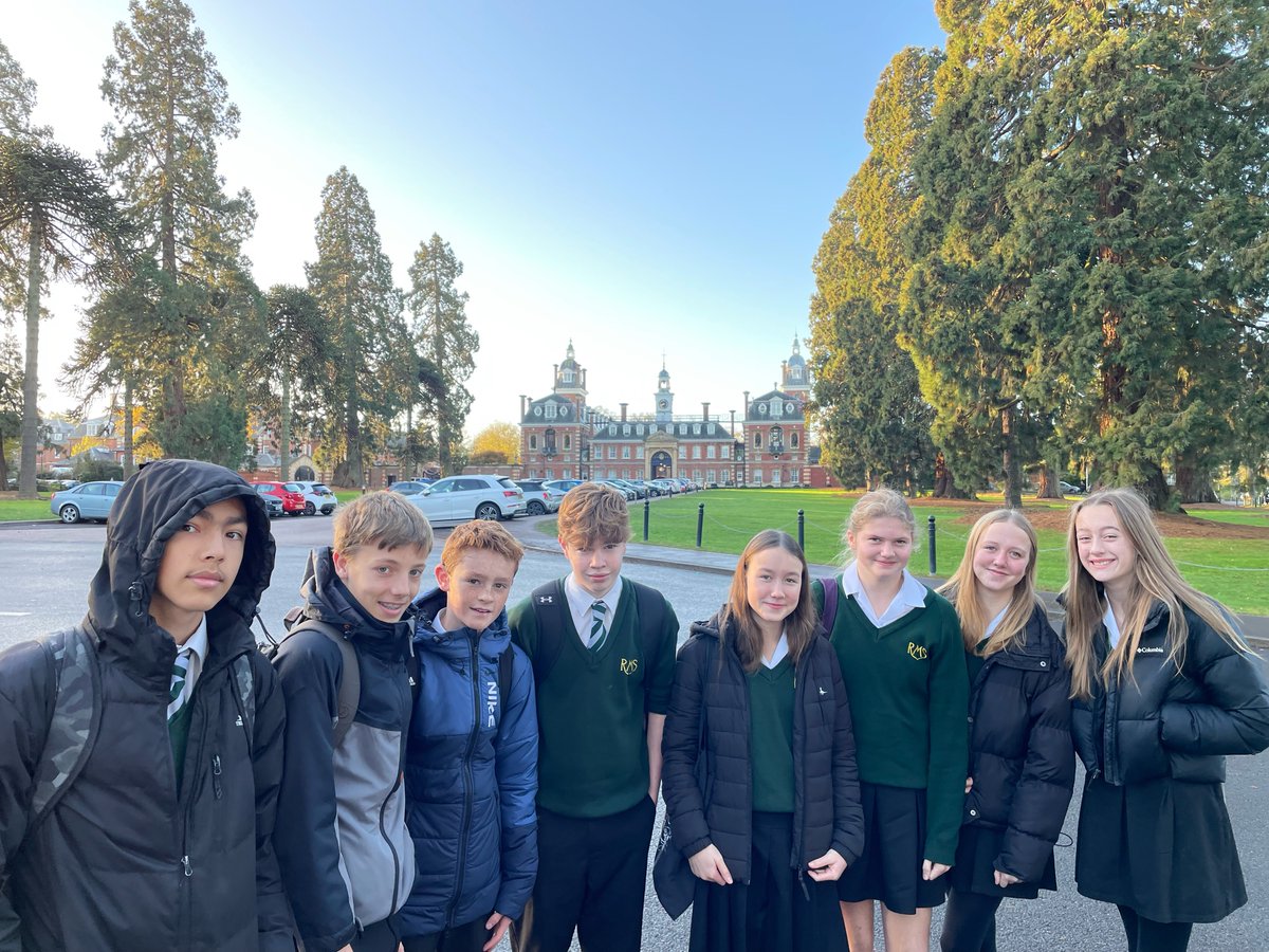 rmays_school's tweet photo. Year 10 students at Wellington College for a ‘Taking Maths Further’ event
@WellingtonUK
#takingmathsfurther
#robertmaysschool https://t.co/zHLvGjnFxO