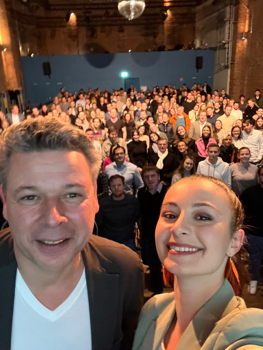 ZgencKayhan's tweet image. Bin noch ganz geflasht vom Tourauftakt von Macht&amp;amp;Millionen gestern Abend in München. Die Bude war voll, die Stimmung grandios, ⁦@SolveigGode⁩ und ich hatten Riesenspaß. Jetzt gehts weiter nach Frankfurt! ⁦@BIDeutschland⁩