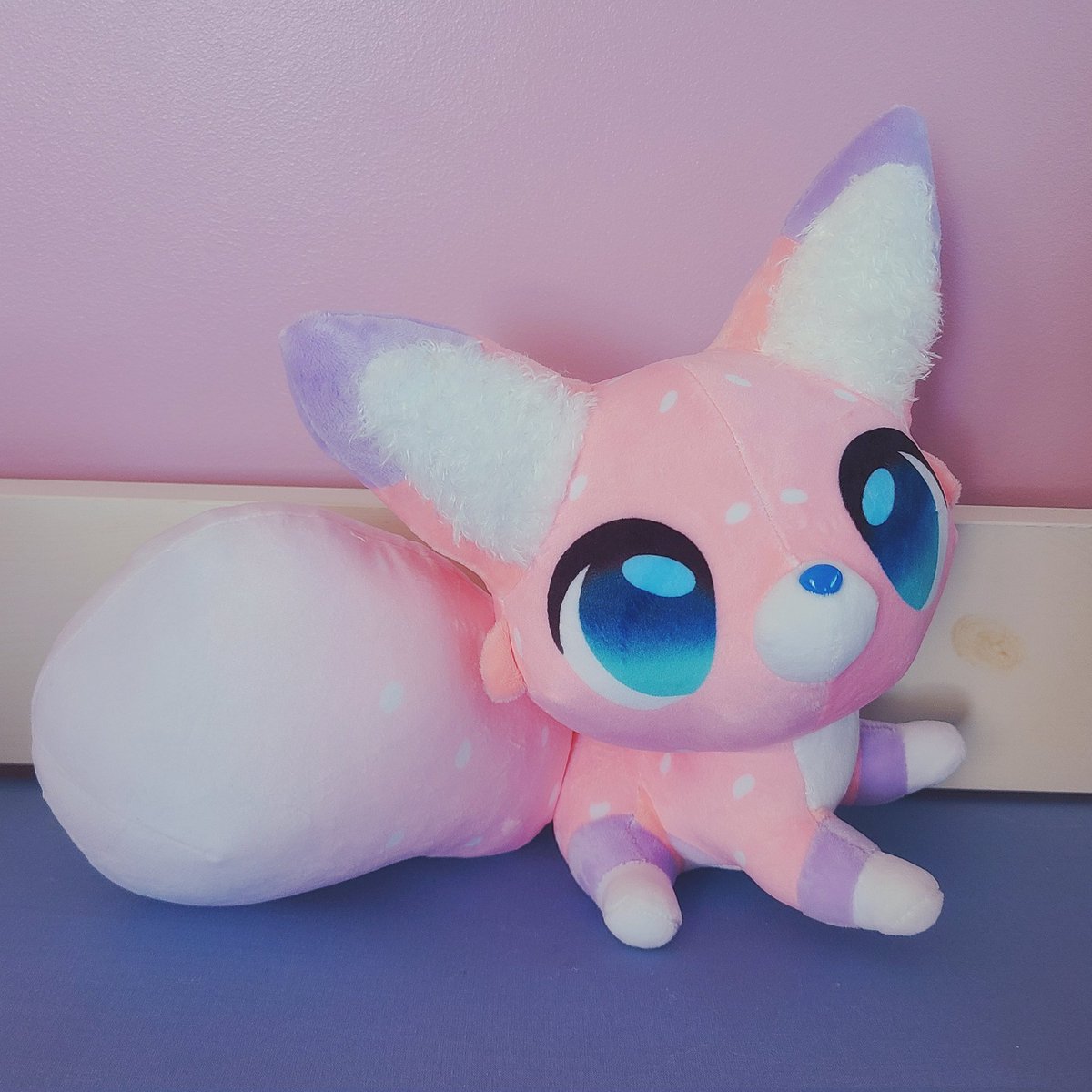 I have the pleasure to tell you that I bought my very first real item with $ETH! 😍
It's a plushie 🦊 from the amazing project <a href="/TinyFamiliars/">Tiny Familiars</a> made by lovely <a href="/ChiaraMoreni/">chiaramoreniart</a> and <a href="/JoseCanizares_/">Jose Canizares</a> 💗
I'm still waiting for a miniature of my own Tiny familiar fox NFT, Belle. 😘