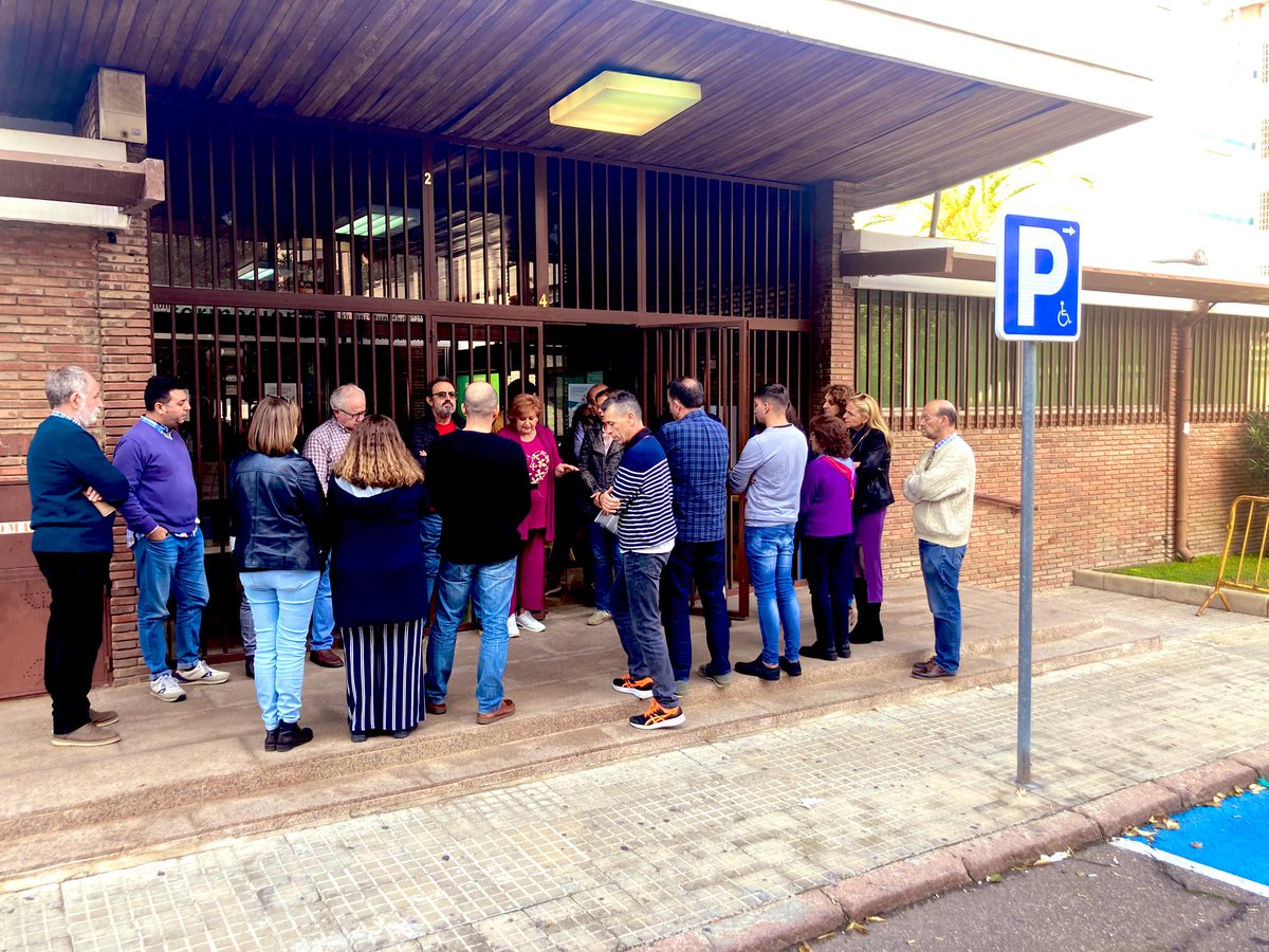 El equipo del <a href="/cepcordoba/">CEP Córdoba</a> conmemora el #25N con un minuto de silencio y la lectura de algunos de los micro-relatos premiados en el XVI Concurso de literatura hiperbreve ilustrada contra la violencia de género