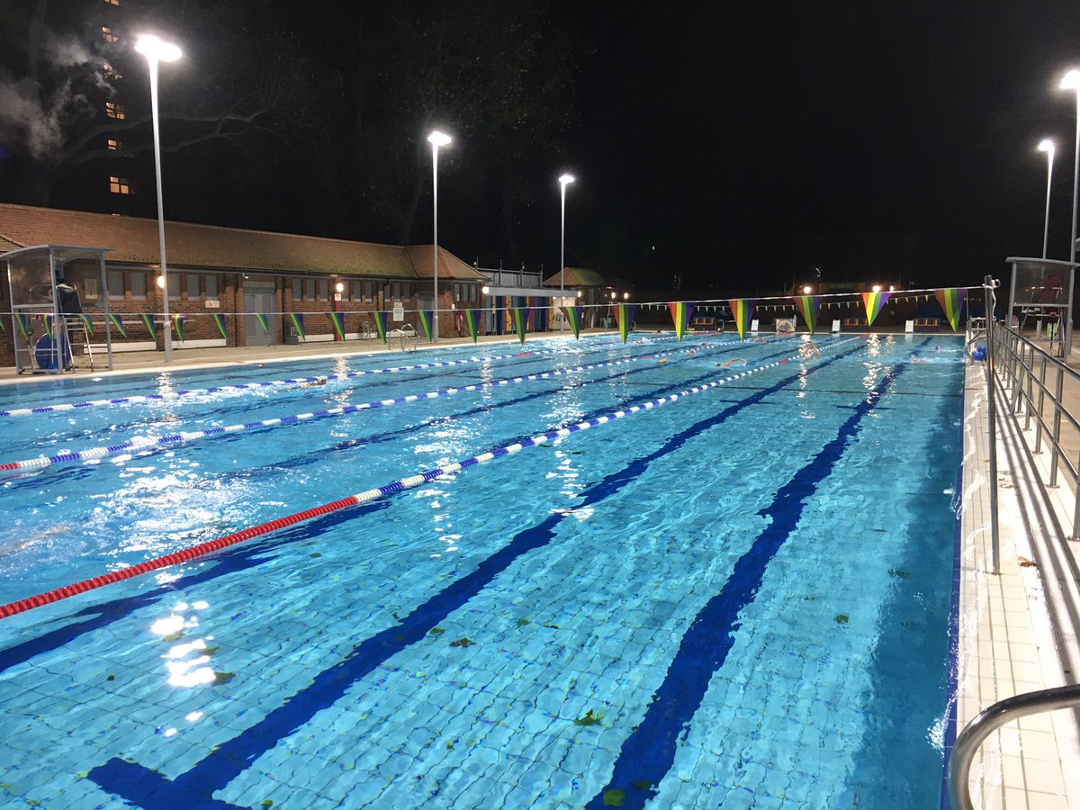 LDNFieldsLido's tweet image. What a lovely day for a swim! #londonfieldslido #swimforall